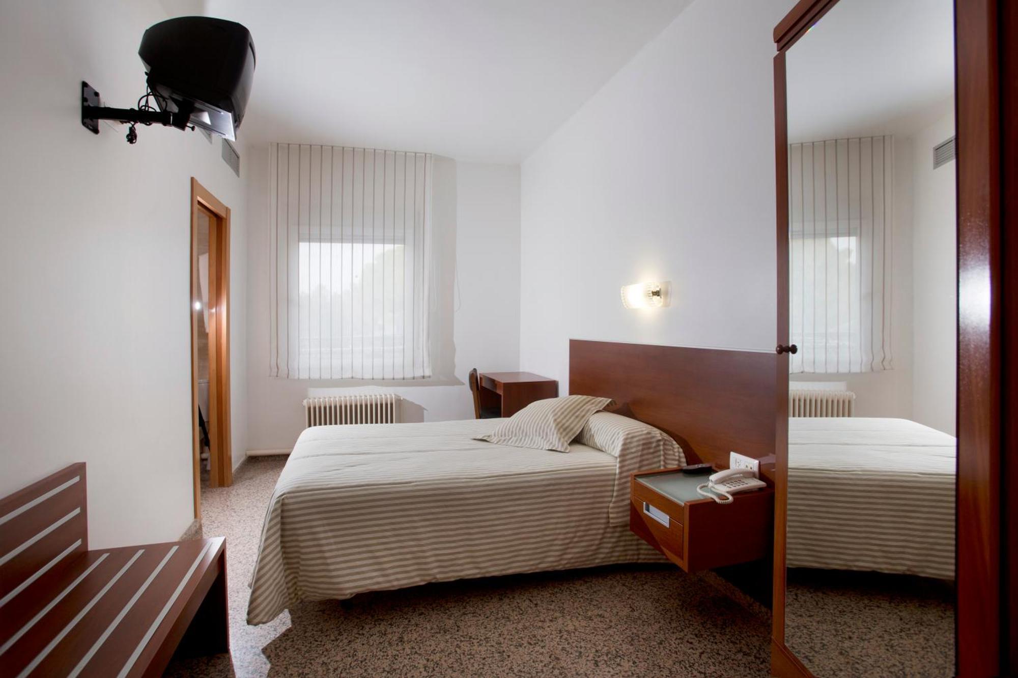 Hotel Marivella Калатаюд Екстер'єр фото